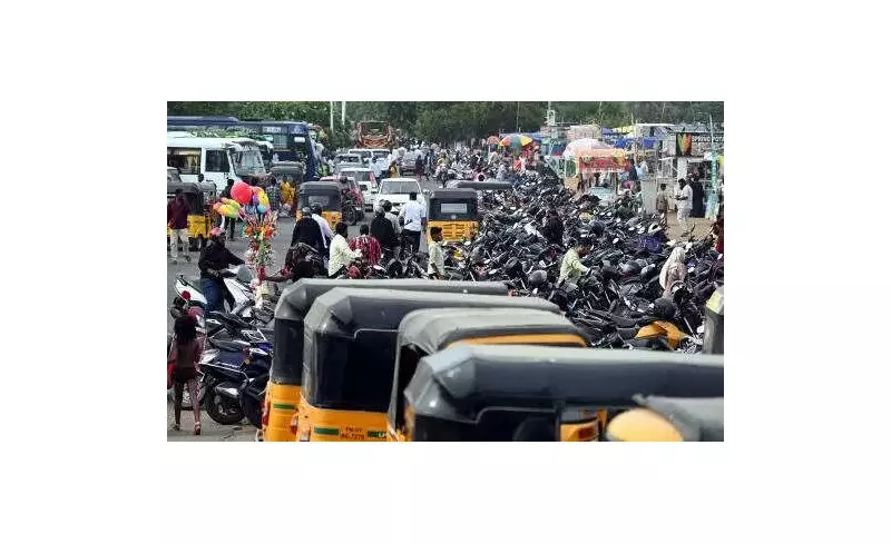 Chennai's Pongal Parking Plan: 10,000sqm Ground Near Anna Memorial to Ease Marina Beach Rush