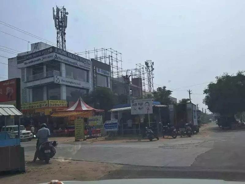 Chennai's Uthandi Road Choked by Illegal Eateries, Survey Reveals 90% Encroachment