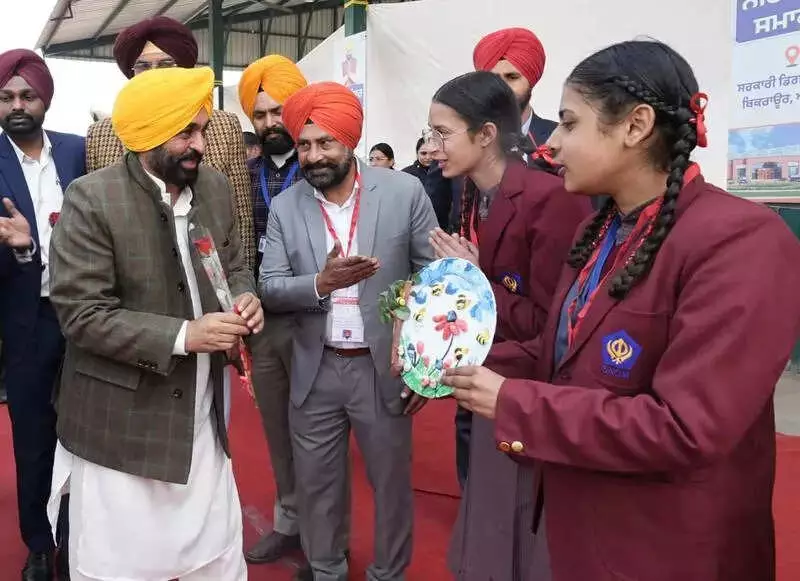 CM Mann Calls for Collective Healing, Slams Opposition for Looting Punjab