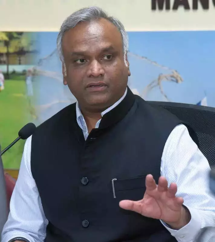 Congress, BJP Clash Over Alleged Rs 400 Crore Demonetised Notes Robbery Near Karnataka Border