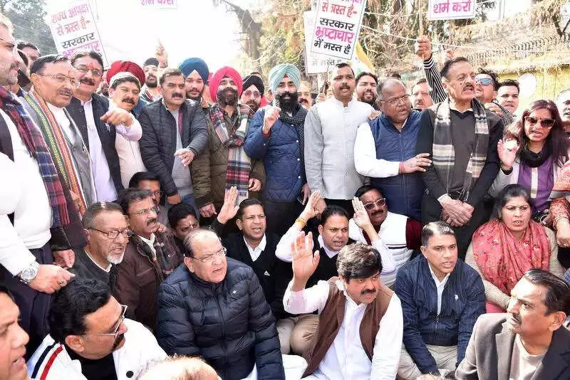 Congress Protests in Dehradun Demanding CBI Probe Into Farmer's Suicide