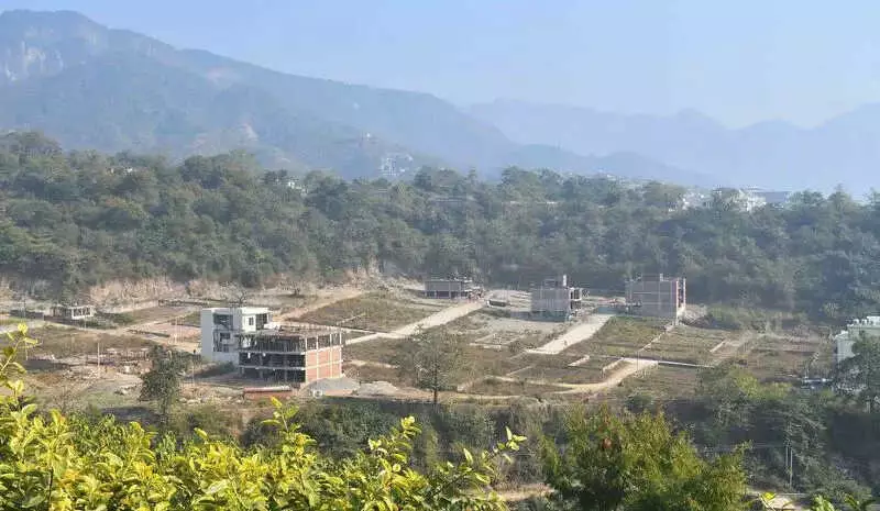 Dehradun Residents Allege Rampant Construction Violates High Court Ban on Ravines
