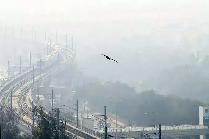 Delhi-NCR Implements Stage-III GRAP as Pollution Levels Surge, Cold Wave Subsides