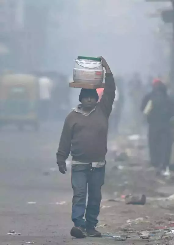 Delhi Records Warmest January Day in 7 Years at 27.1°C, AQI Improves