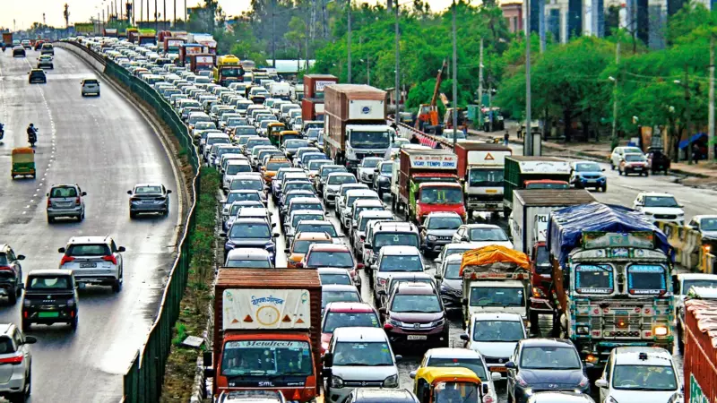 Delhi Traffic Crackdown: Cars and Taxis Lead Wrong-Side Driving Offenses Under New FIR Policy
