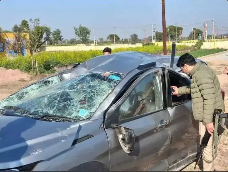 Delhi Transporter Killed in Hathras Highway Collision While Distributing Wedding Invitations