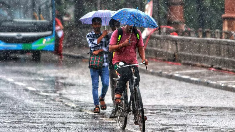 Delhi Welcomes Morning Showers, Thunderstorms Forecast for Day