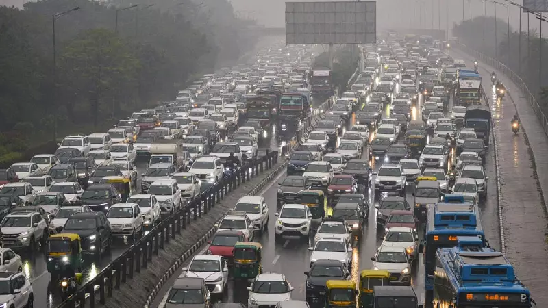 Delhi's Night Temperatures Plunge After Rainfall, Air Quality Shows Minor Improvement