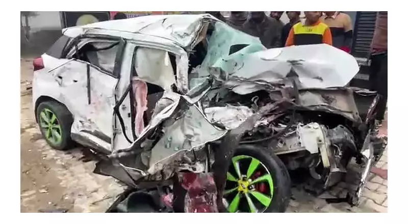 Dense Fog in Hoshiarpur Claims 4 Lives in Car-Bus Collision