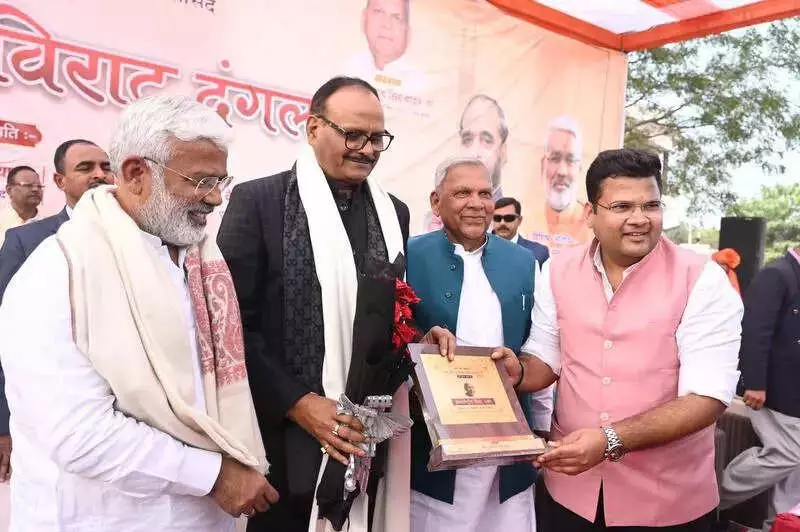 Deputy CM Brajesh Pathak's Live Commentary Electrifies Wrestling Tournament in Kanpur