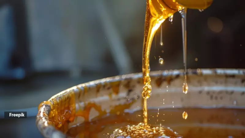 Dietitian Reveals: Is Mixing Cooking Oils Safe? What to Know About Blending