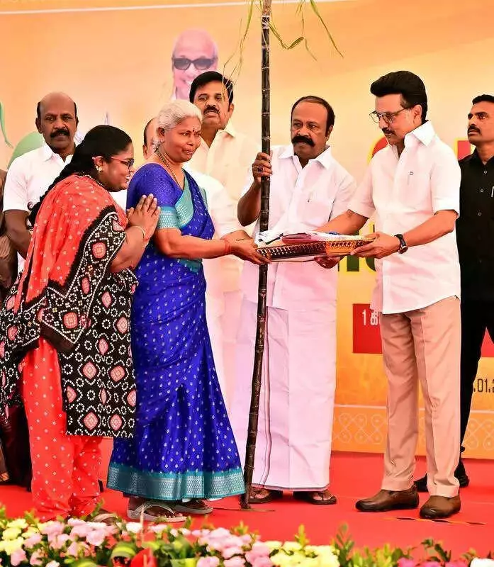 DMK Govt Distributes ₹3000 Pongal Gift to 2.23 Crore Families in Tamil Nadu