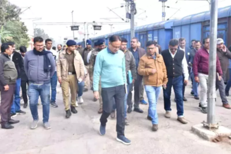 DRM Rajnish Agrawal Inspects Kanpur Central Station for Development and Exam Preparations
