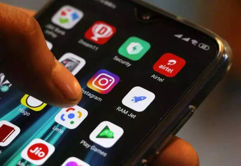 Experts, Parents Demand Social Media Ban for Under-16s in Karnataka Following AP Move