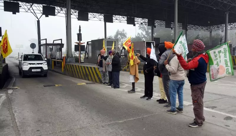 Farmers to Allow Free Passage at Ladhowal Toll Plaza from January 26