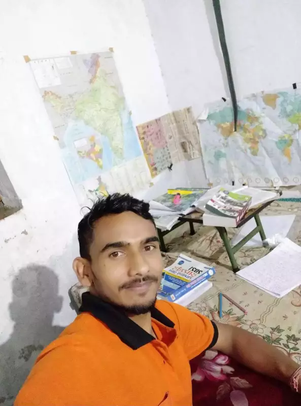 From Food Delivery Boy to JPSC Officer: Rajesh Rajak's Inspiring Journey