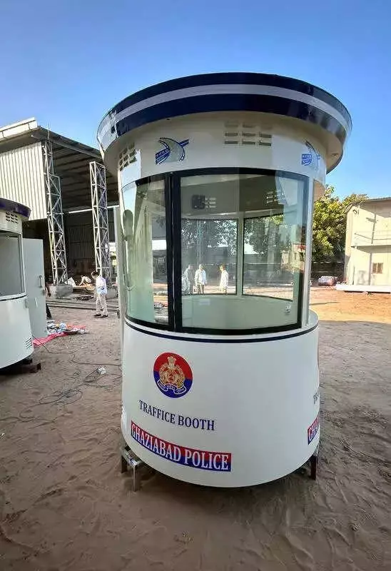 Ghaziabad Installs 20 Solar-Powered Smart Traffic Booths, a First for UP