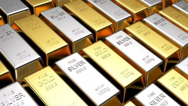 Gold and Silver Futures Decline on MCX as Investors Secure Profits