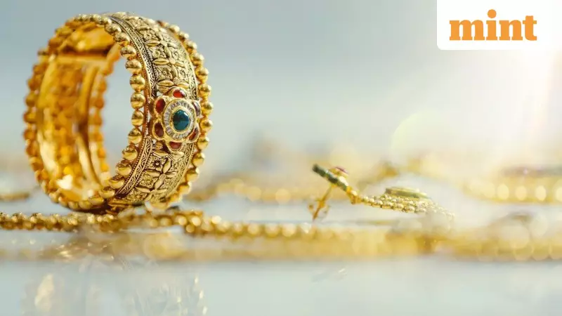 Gold Rate Hits ₹1,38,875 in 2026: Geopolitical Tensions & US Recession Fears Fuel Rally