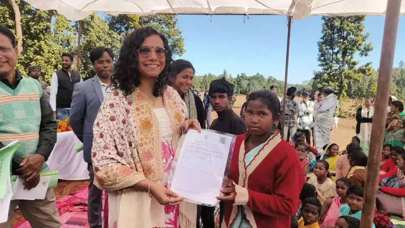 Gumla DC Visits Remote PVTG Village, Orders DPR for Bridge & Aadhaar Camp