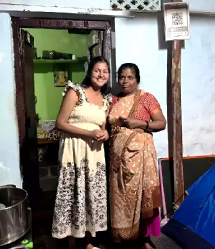 Hampi Tiffin Centre Owner's Midnight Kindness Goes Viral, Showcases Karnataka Hospitality
