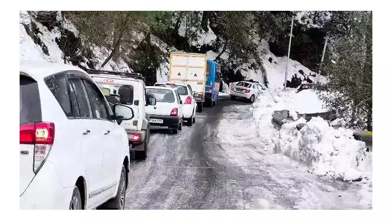 Himachal Pradesh: Over 800 Roads Blocked, Power Outages Hit State Amid Rain and Snow