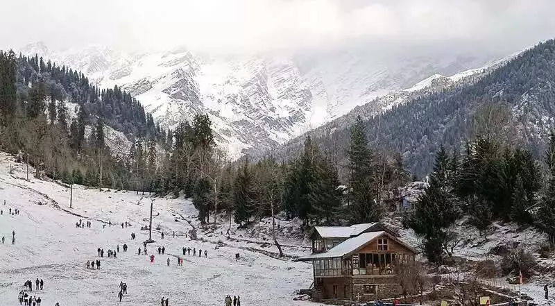Himachal Pradesh Sees Fresh Snowfall, Temperature Plummets to -10.8°C