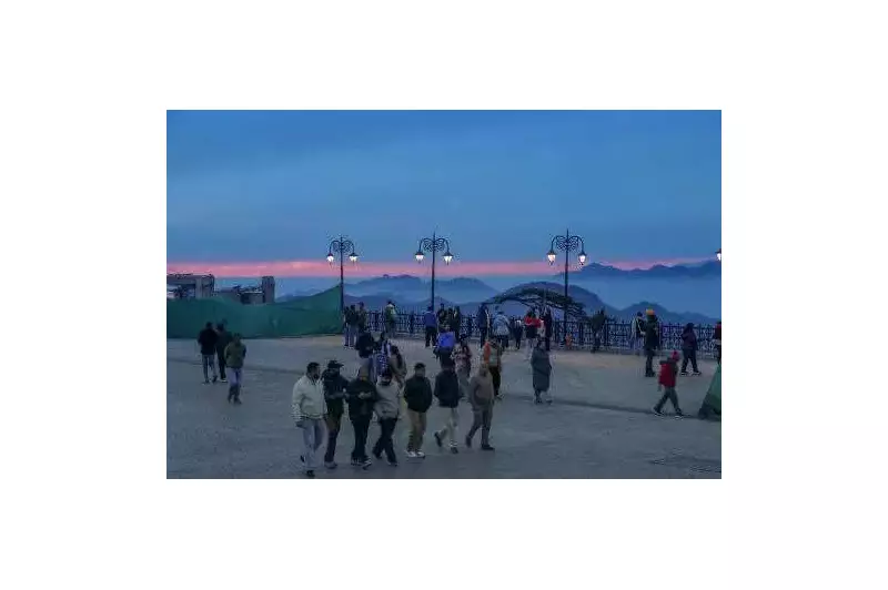 Himachal Pradesh Sees Light Snowfall in Lahaul-Spiti, Cold Wave Intensifies