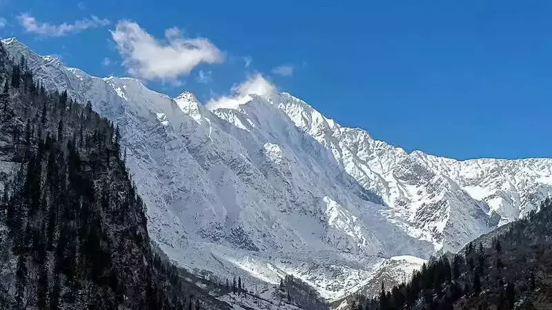 Himachal Pradesh Shivers as Mercury Plunges to -10.2°C in Tabo