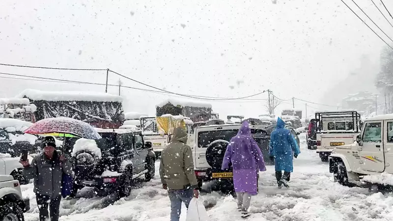 Himachal Snowfall Chaos: 685 Roads Blocked, Thousands of Tourists Stranded