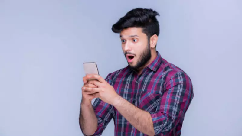 How Read Receipts & Last Seen Timestamps Are Secretly Stressing Out Modern Daters