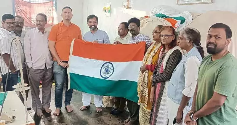 Hubballi's Khadi Flag Makers Get 200-Volunteer Boost Amid Polyester Threat