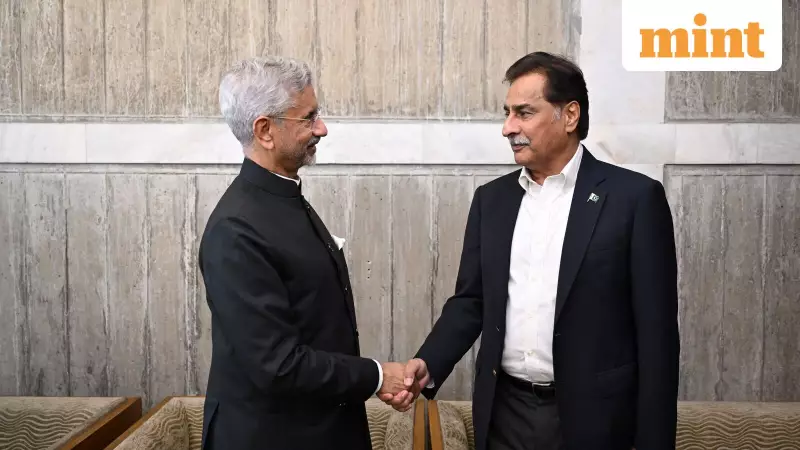India-Pakistan Handshake in Dhaka: Pakistan Amplifies Brief Exchange