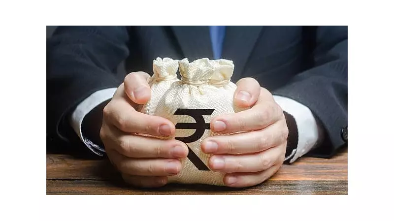 Indian Rupee Falls to 90.92 Against US Dollar, Second 91-Breaching Drop This Month