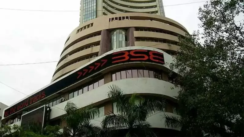 Indian Stock Markets Open Flat Amid Foreign Outflows, Global Trade Worries