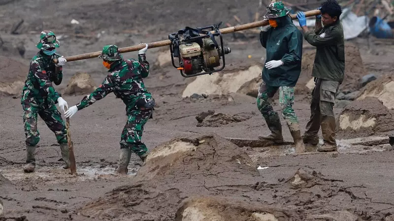 Indonesia Landslide Death Toll Climbs to 34, Search for 32 Missing Hampered by Rain