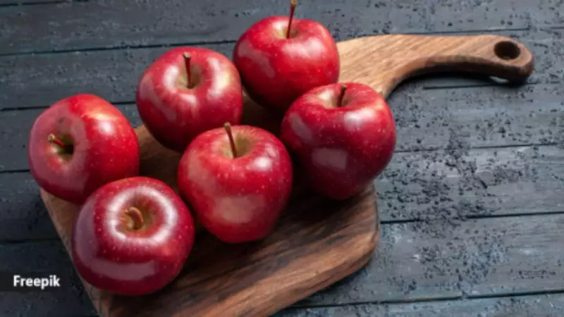 Iranian Apple Shortage Drives Up Indian Prices During Ramadan Season