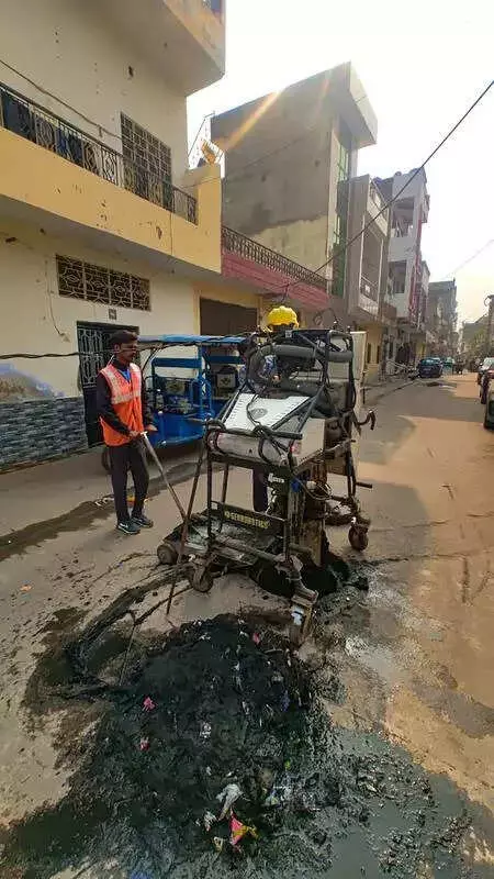 Jaipur Deploys Robotic Sewer Cleaner at Hawa Mahal, Aims to End Manual Scavenging