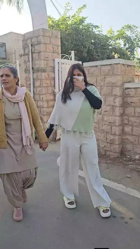 Jaipur Honey Trap: Spy Camera in Wall Clock Used to Blackmail Victims