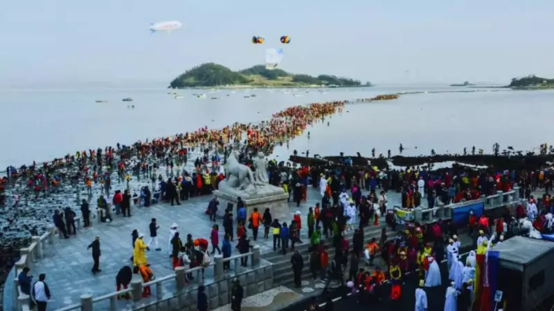 Jindo Miracle: South Korea's Natural Sea-Parting Phenomenon Explained