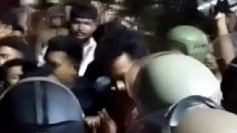 Kannur Sees Violent Clash Between DYFI and Youth Congress Over Flex Board Dispute