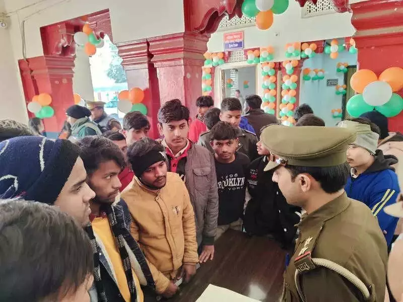 Kanpur Police Hosts 100 Students to Demystify Cops & Fight Cyber Crime