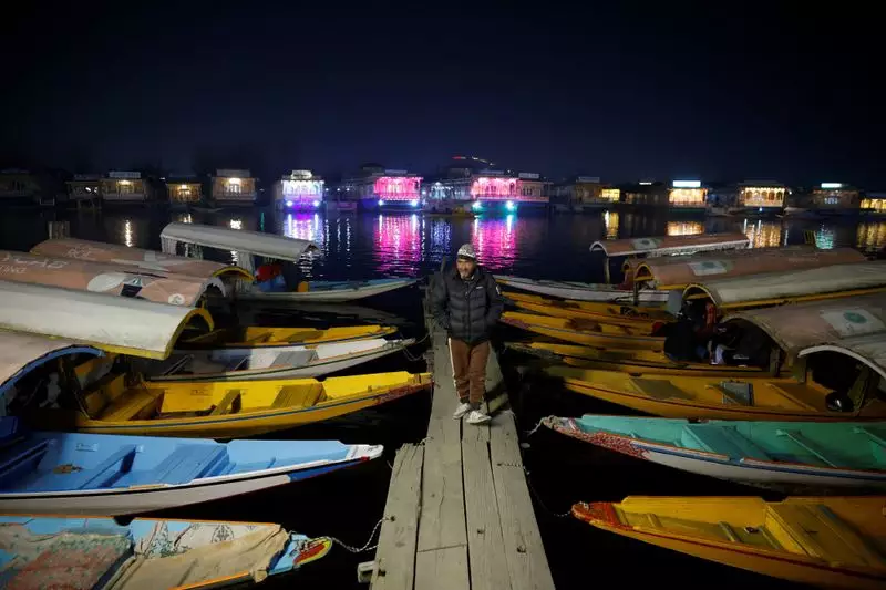 Kashmir's Night Temperatures Edge Up Slightly, Remain Below Freezing