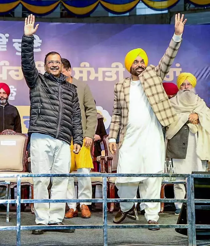 Kejriwal, Mann Declare War on Gangsters After AAP's 70% Panchayat Poll Sweep