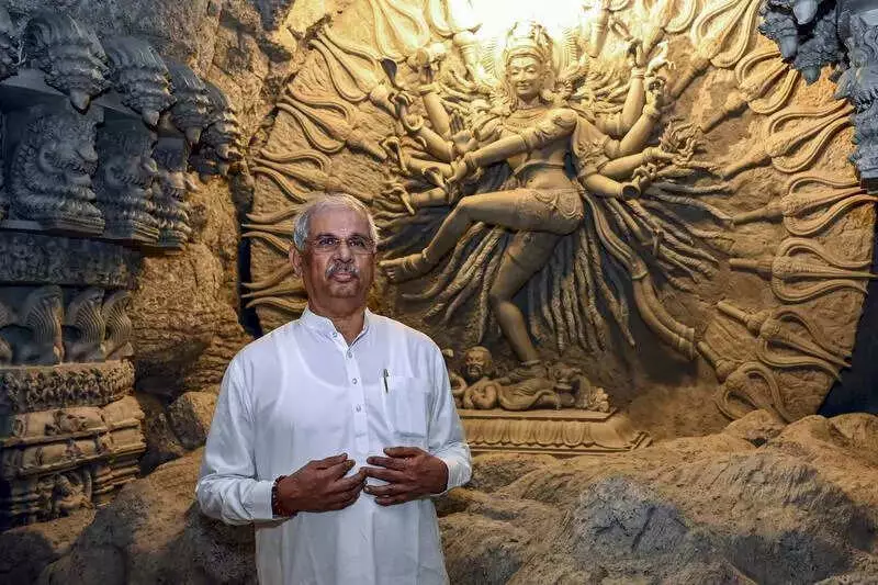 Kerala Governor Inaugurates Mahamagha Festival, Tamil Nadu Blocks Rath Yatra