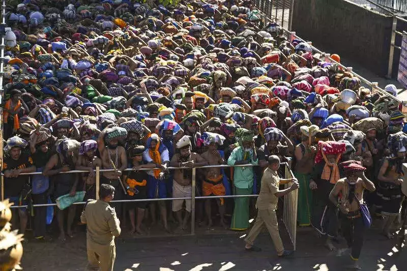 Kerala HC Caps Sabarimala Makara Vilakku Bookings at 30,000, Imposes Entry Curbs