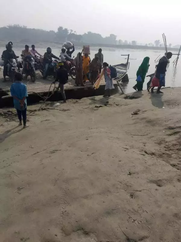Khagaria Villagers Risk Lives Daily Without Bridge Over Bagmati River