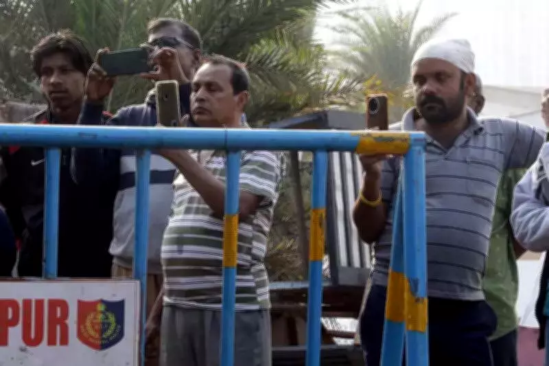 Kolkata Nazirabad Fire Site Draws Crowds as Residents Witness Devastation Aftermath