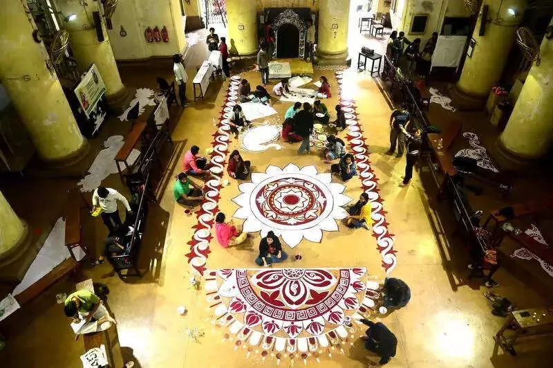 Kolkata Students Use Saraswati Puja Themes to Protest SIR Process, Highlight Social Issues