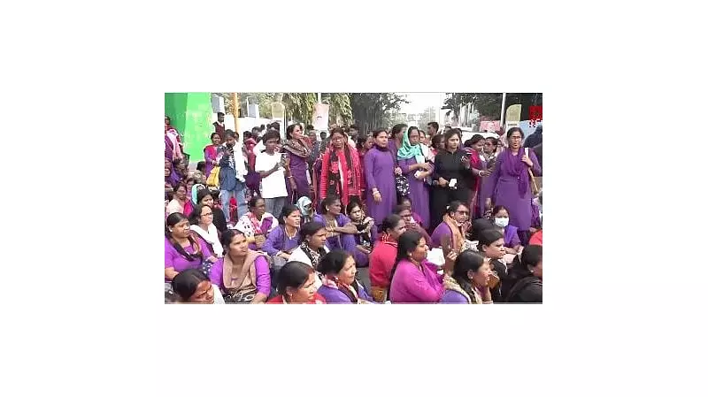 Kolkata Traffic Disrupted as Police Halt ASHA Workers' Protest March to Health HQ